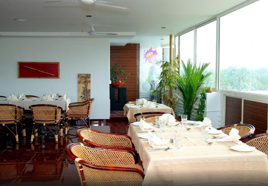 Aquarock Hotel Kazhakuttam Luaran gambar