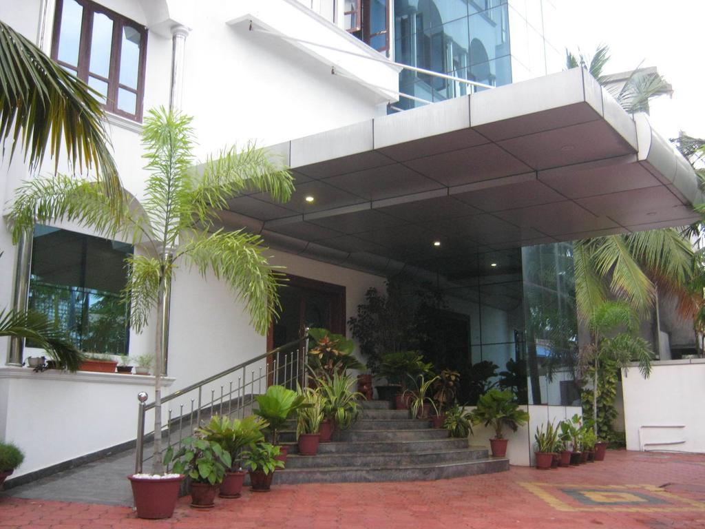 Aquarock Hotel Kazhakuttam Luaran gambar