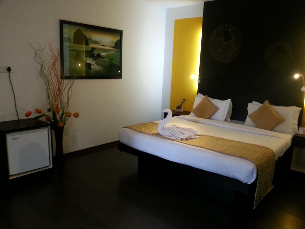 Aquarock Hotel Kazhakuttam Luaran gambar