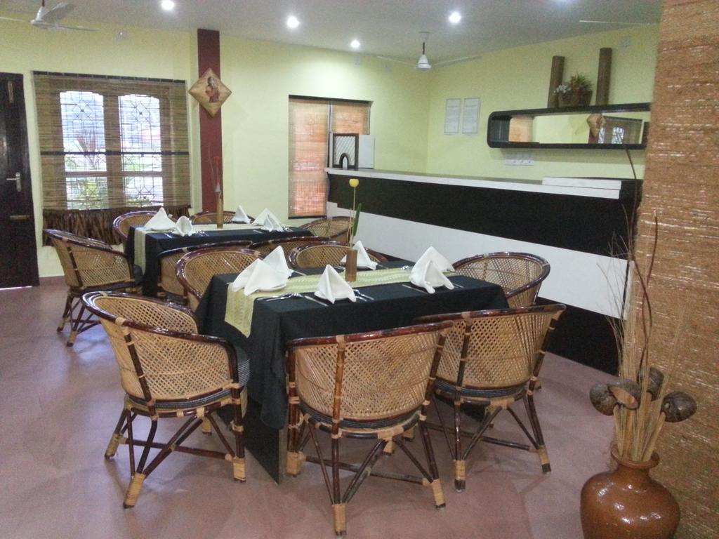 Aquarock Hotel Kazhakuttam Luaran gambar