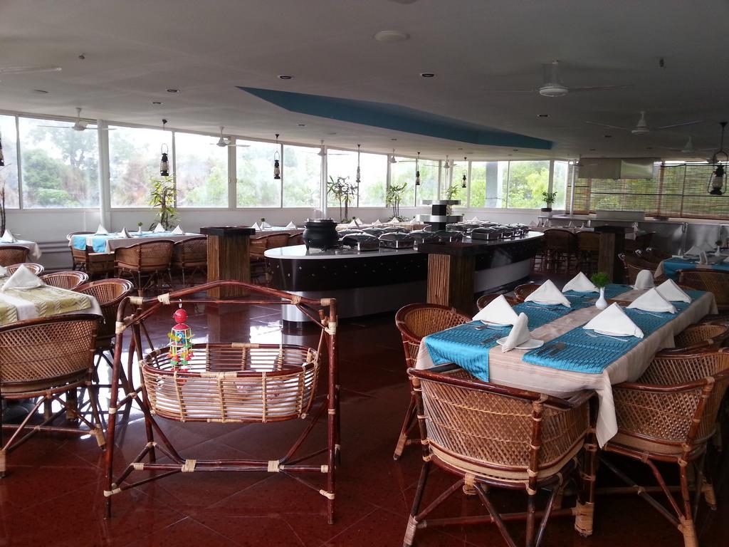 Aquarock Hotel Kazhakuttam Luaran gambar