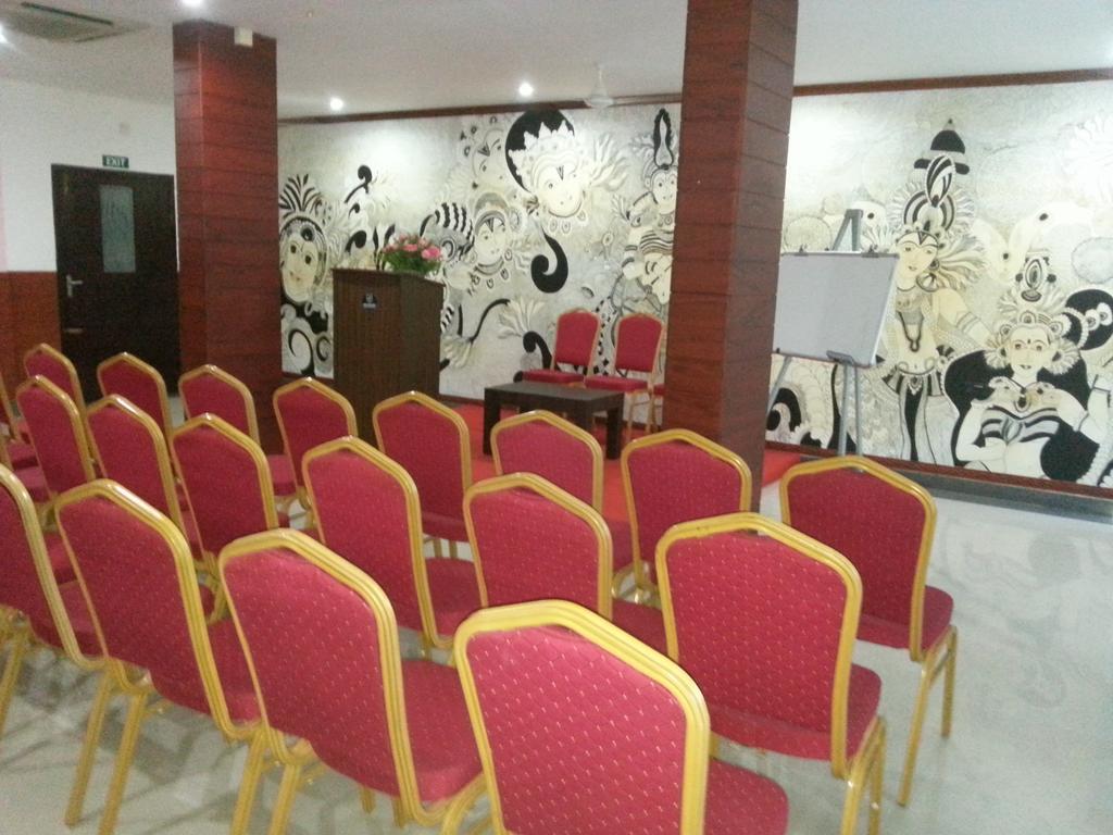 Aquarock Hotel Kazhakuttam Luaran gambar