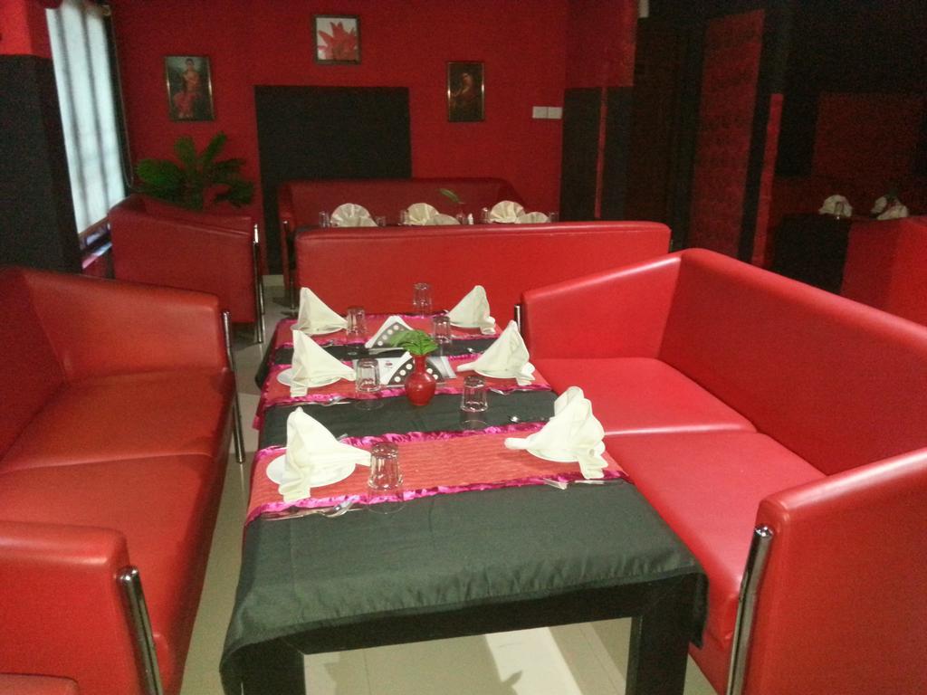 Aquarock Hotel Kazhakuttam Luaran gambar