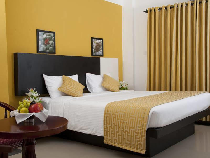 Aquarock Hotel Kazhakuttam Luaran gambar